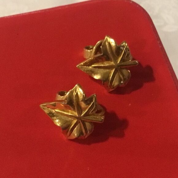 Trifari Brand Goldtone Heart & Bow Clip On Earrings - Picture 1 of 6